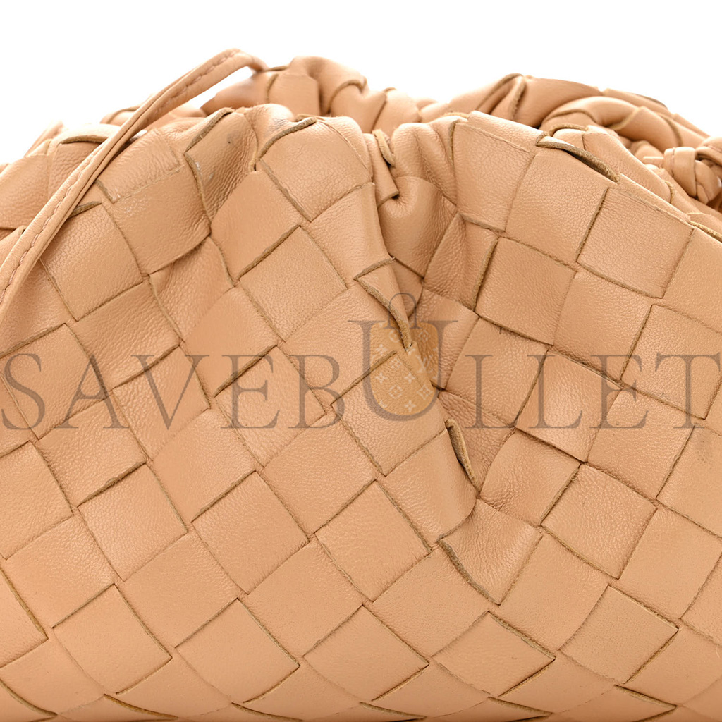 BOTTEGA VENETA NAPPA INTRECCIATO THE MINI POUCH ALMOND (22*13*6cm) BOTTEGA VENETA NAPPA INTRECCIATO THE MINI POUCH ALMOND (22*13*6cm)