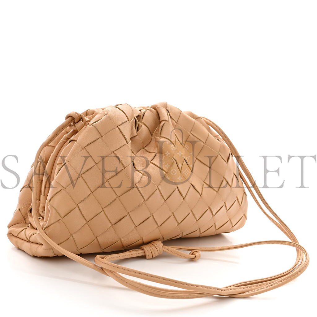BOTTEGA VENETA NAPPA INTRECCIATO THE MINI POUCH ALMOND (22*13*6cm) BOTTEGA VENETA NAPPA INTRECCIATO THE MINI POUCH ALMOND (22*13*6cm)