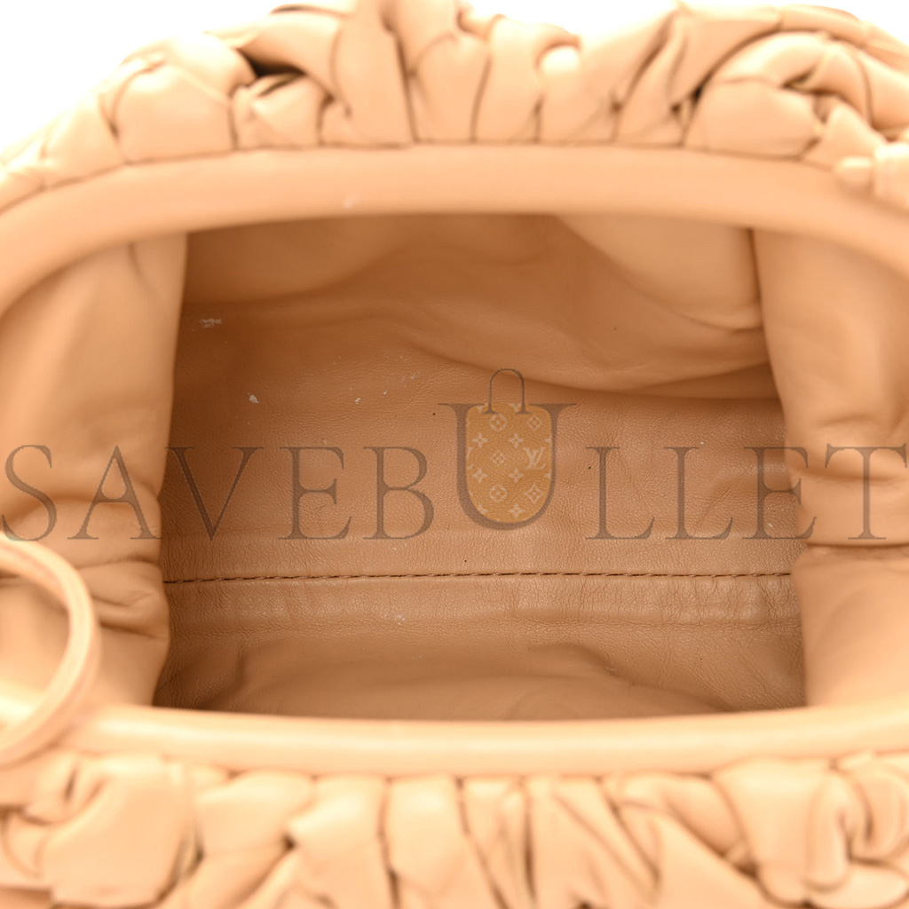 BOTTEGA VENETA NAPPA INTRECCIATO THE MINI POUCH ALMOND (22*13*6cm) BOTTEGA VENETA NAPPA INTRECCIATO THE MINI POUCH ALMOND (22*13*6cm)